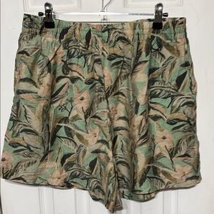 & Other Stories Green and Tan Floral Shorts W 15 R 14 I 3.5”